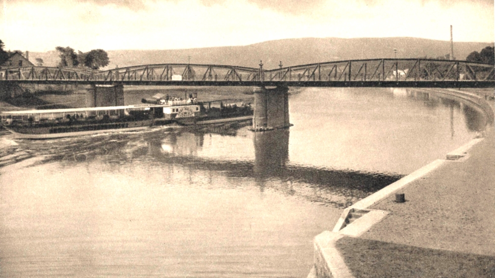 Bogenbrücke über die Weser